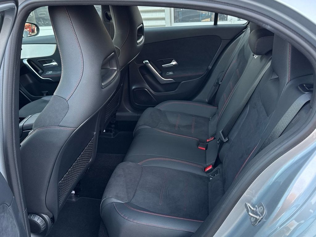 Mercedes-Benz A 250 2025