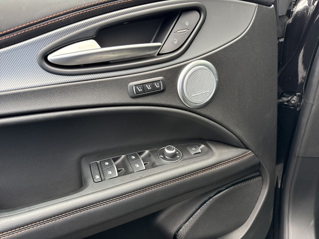 Alfa Romeo Stelvio 2025