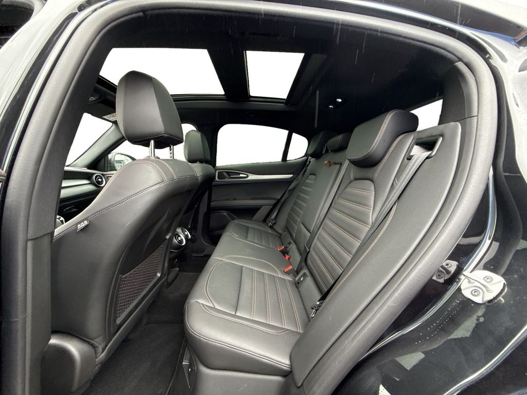 Alfa Romeo Stelvio 2025