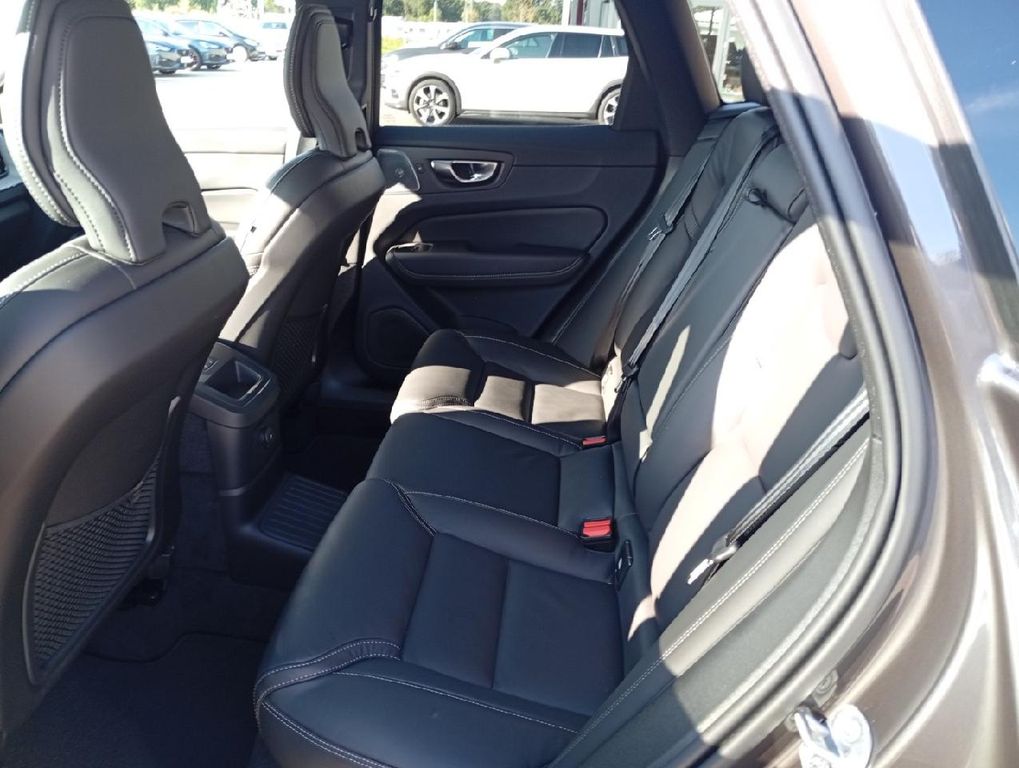 Volvo XC60 2025