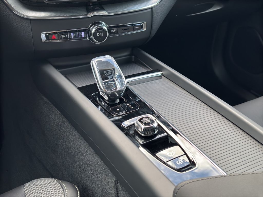 Volvo XC60 2025