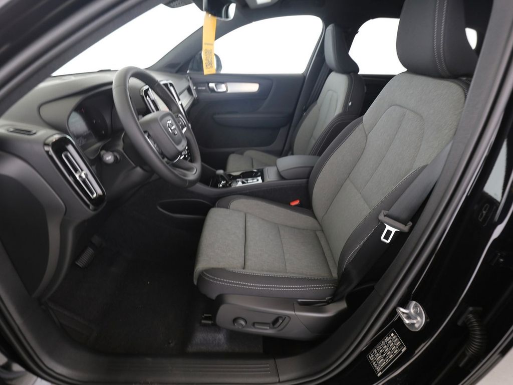 Volvo XC40 2025