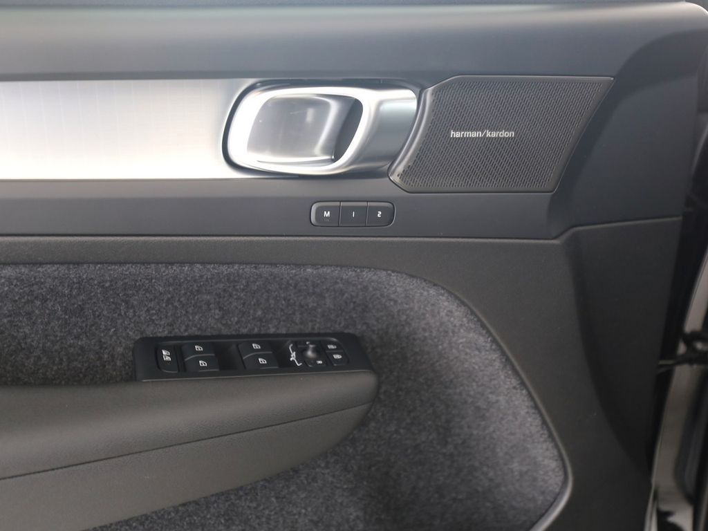 Volvo XC40 2025