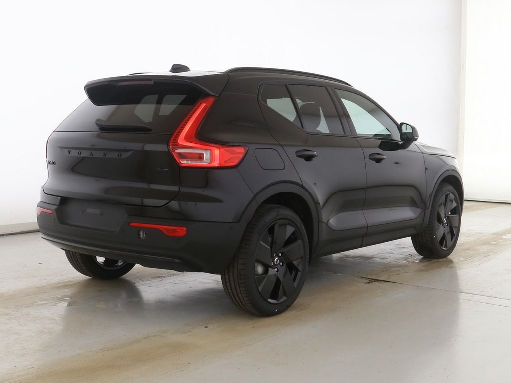 Volvo XC40 2025