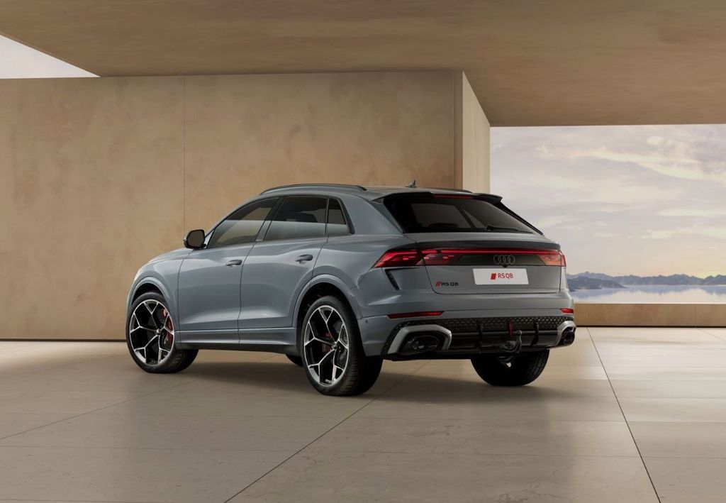 Audi RSQ8