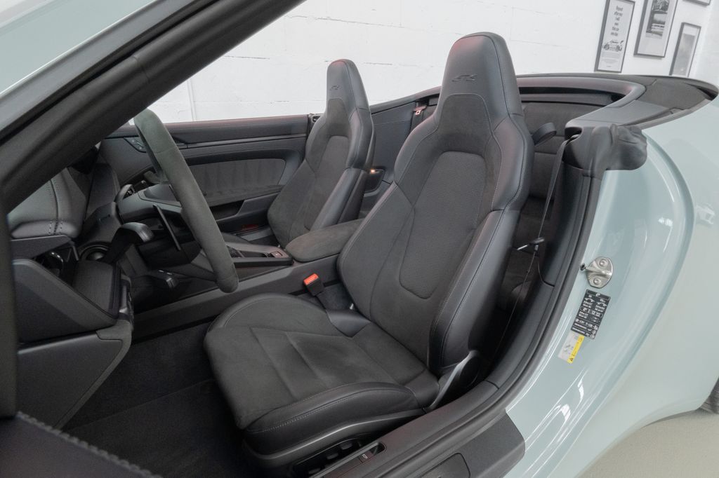 Porsche 992 2025