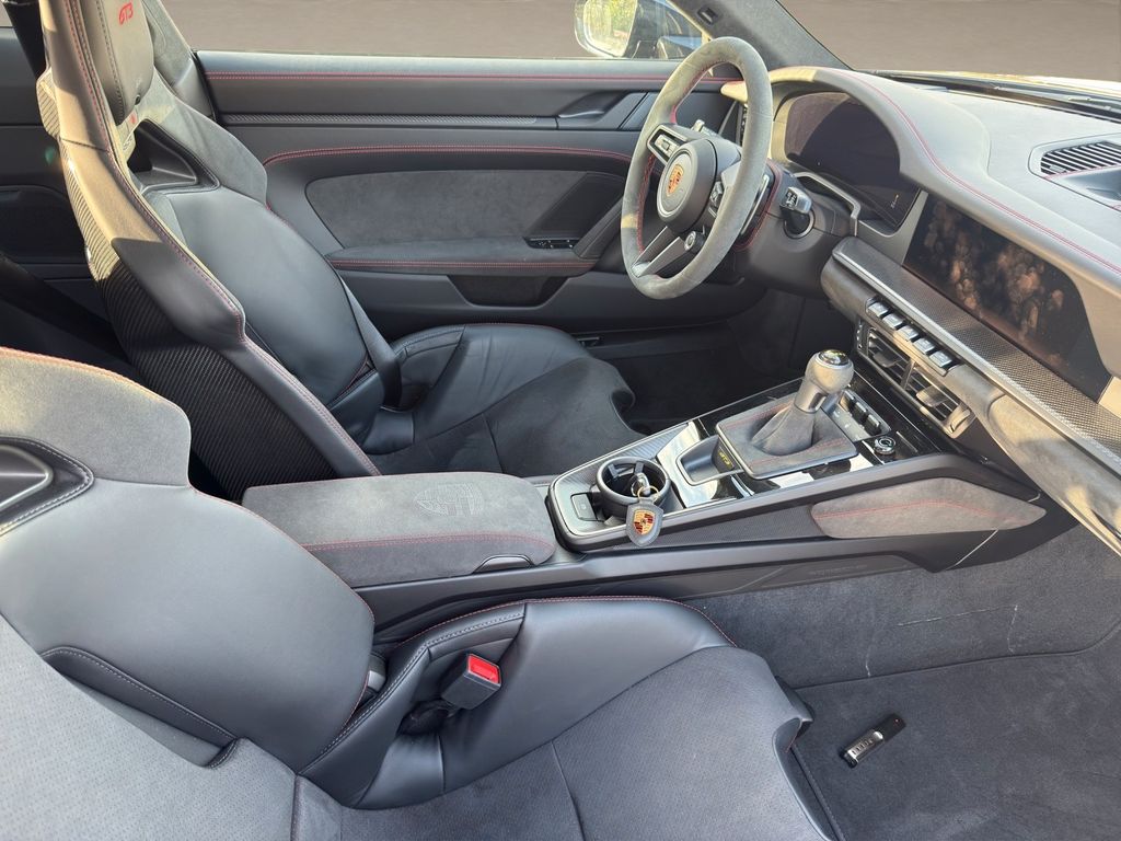 Porsche 992 2025