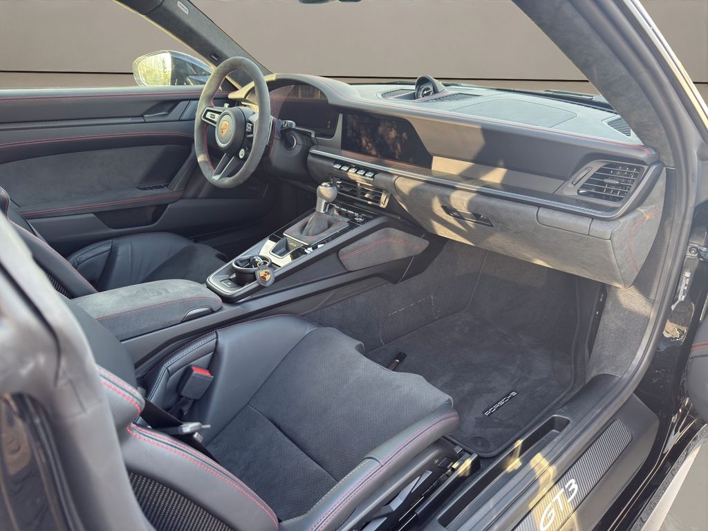 Porsche 992 2025