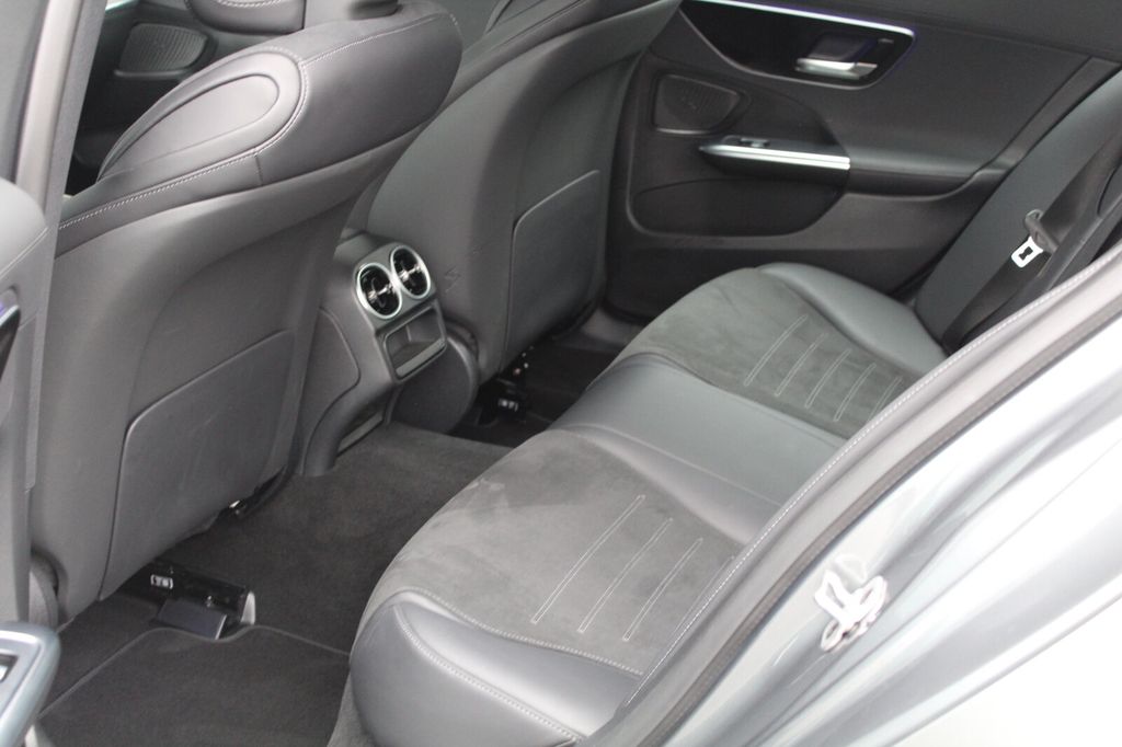 Mercedes-Benz C 300 2025