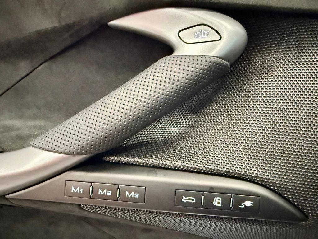 Ferrari 296 GTS 2025