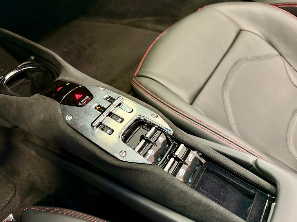 Ferrari 296 GTS 2025