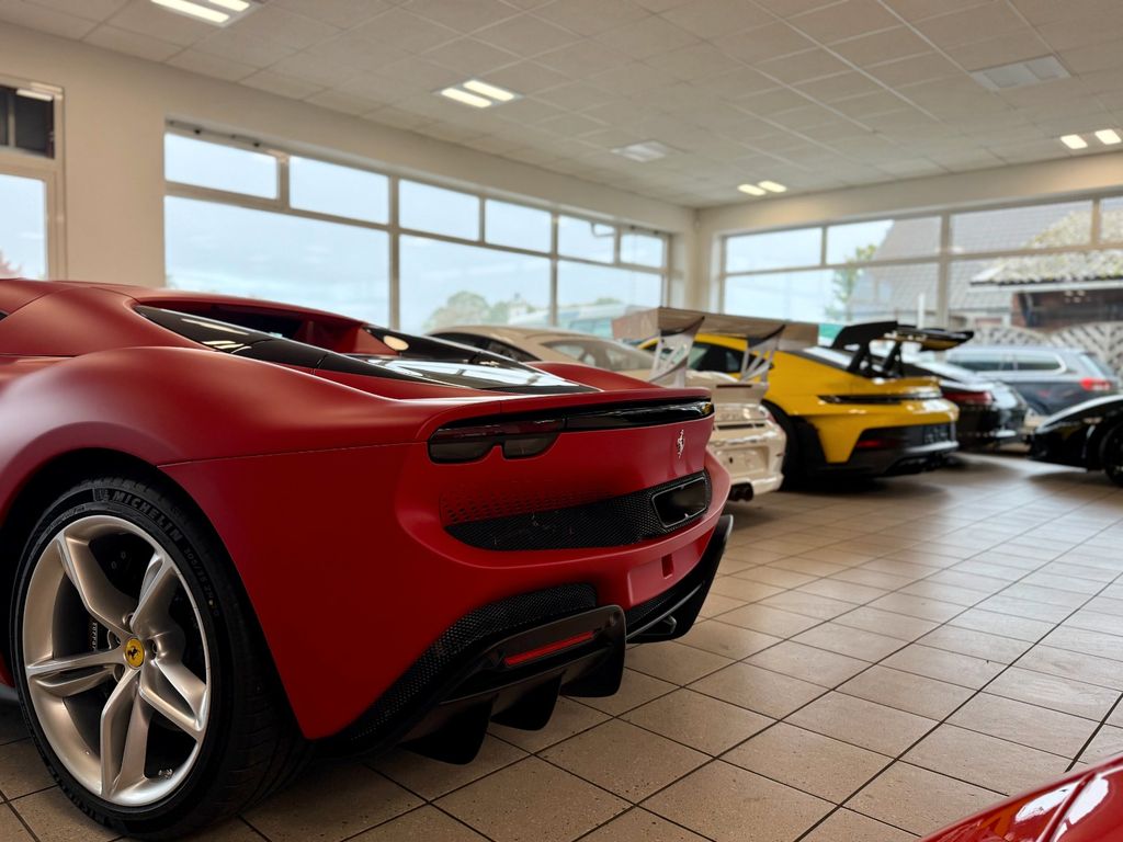 Ferrari 296 GTS 2025