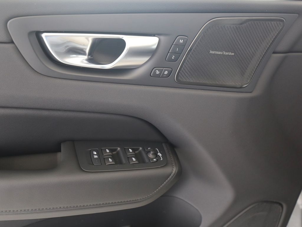 Volvo XC60 2025