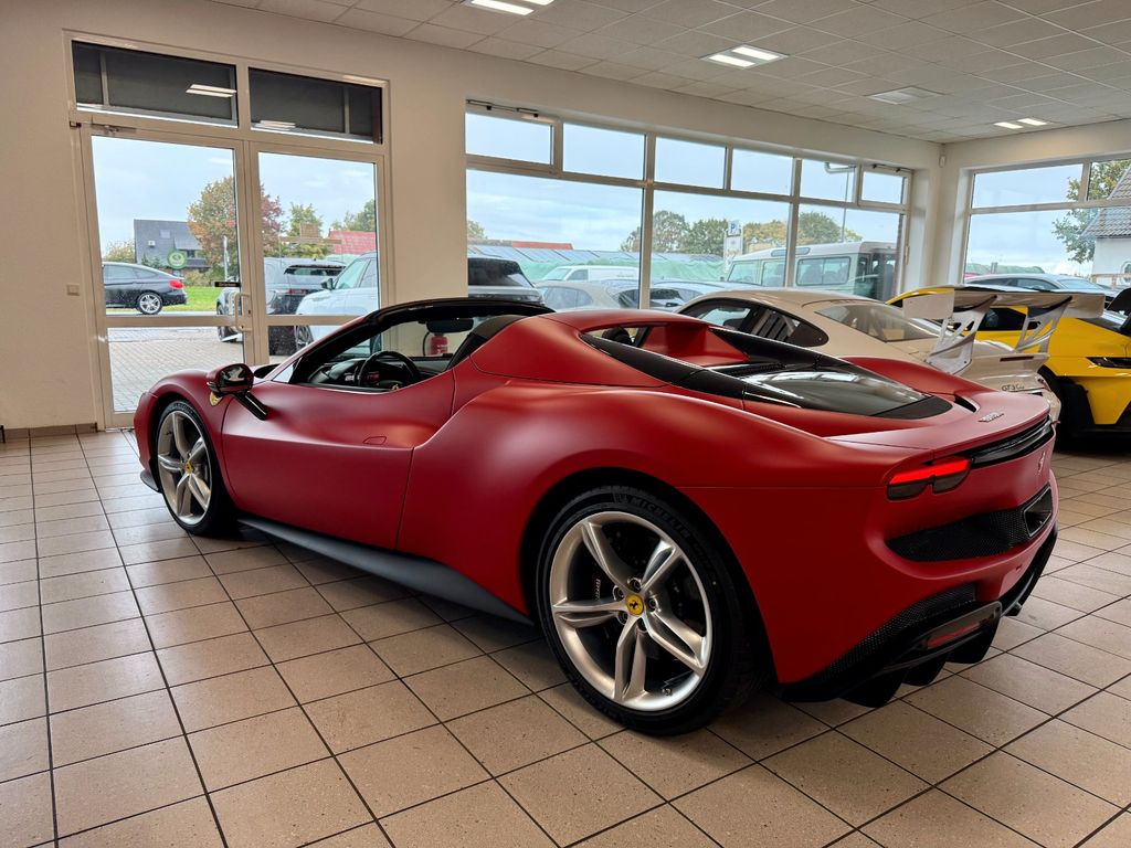 Ferrari 296 GTS 2025