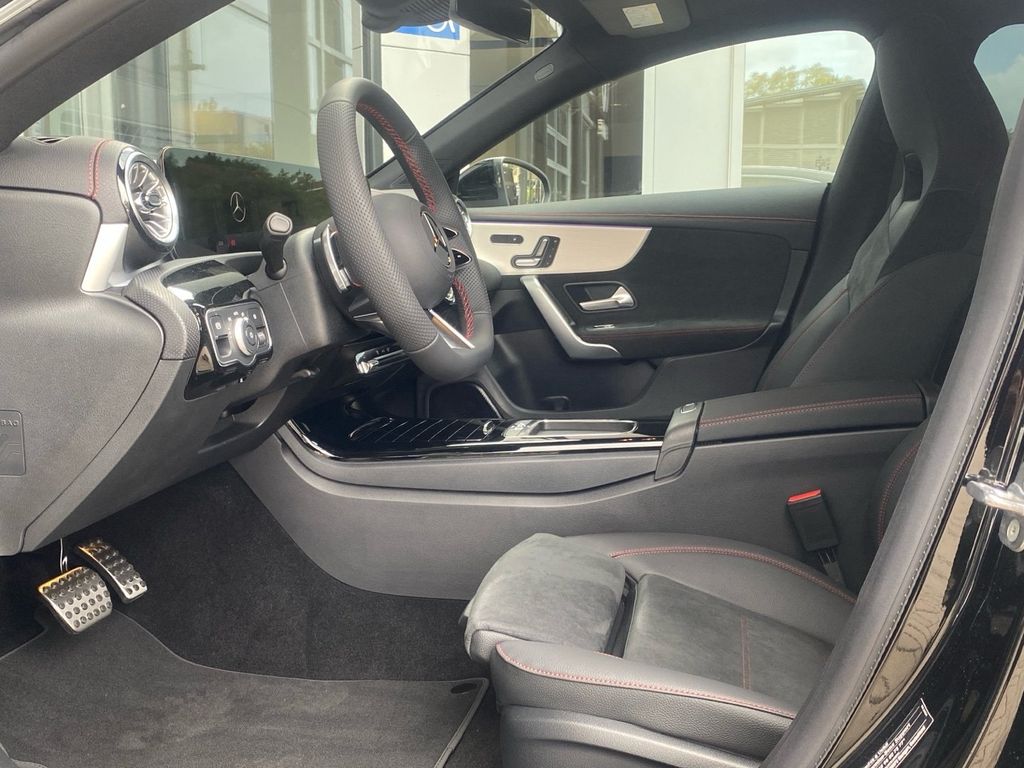 Mercedes-Benz CLA 220 2025