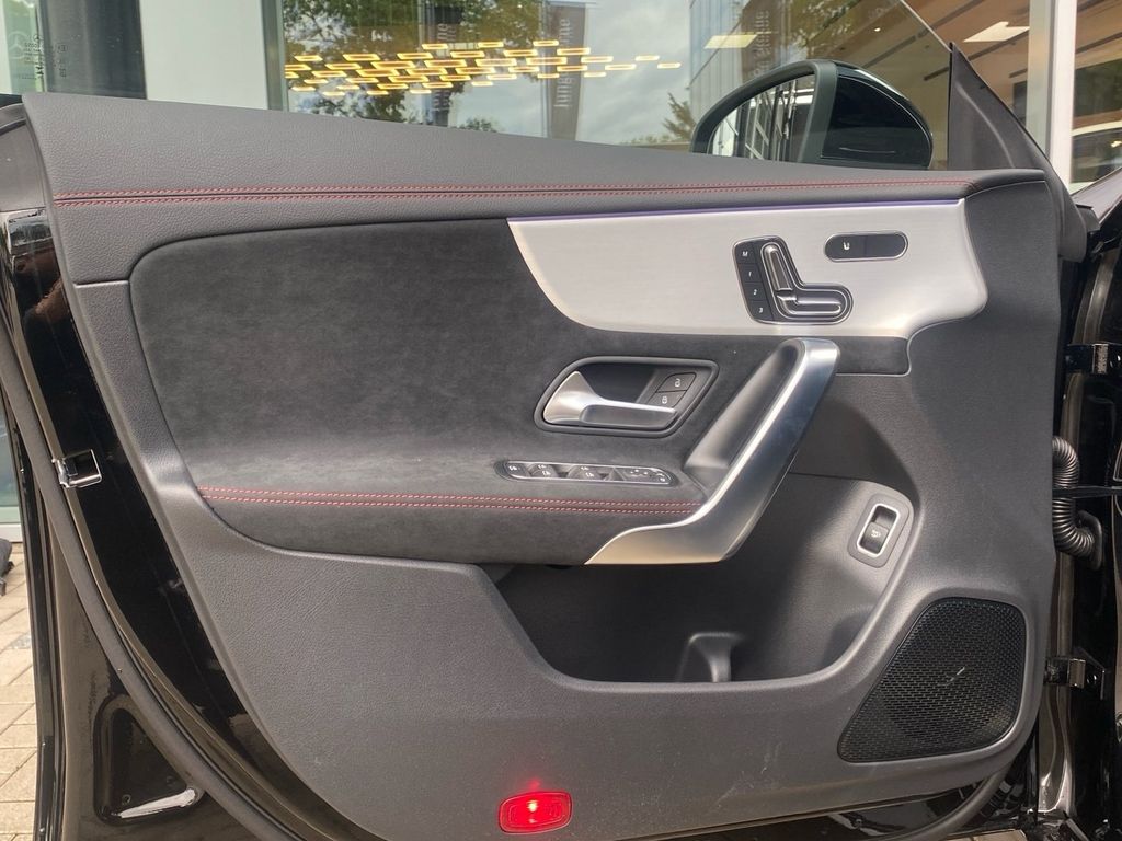 Mercedes-Benz CLA 220 2025