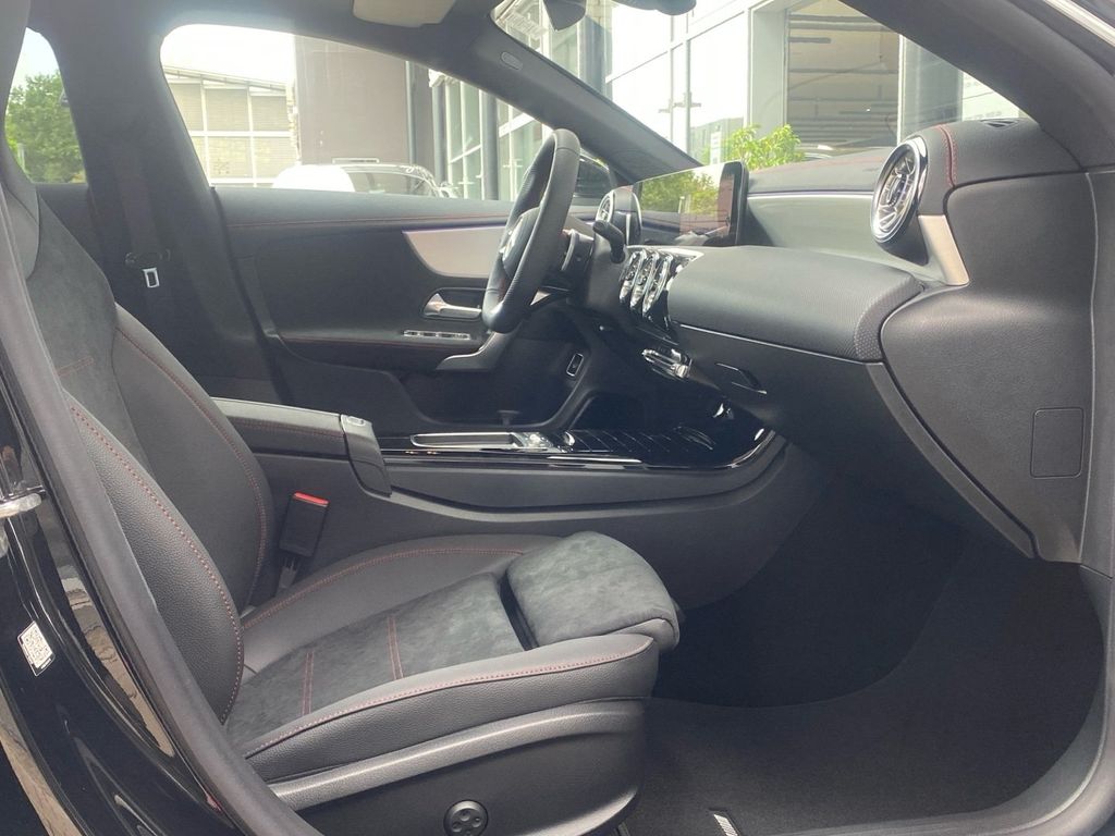 Mercedes-Benz CLA 220 2025