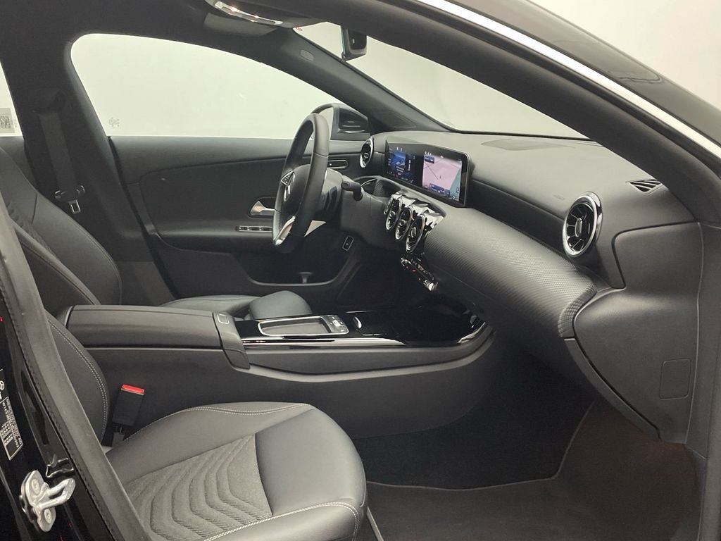 Mercedes-Benz CLA 180 2024