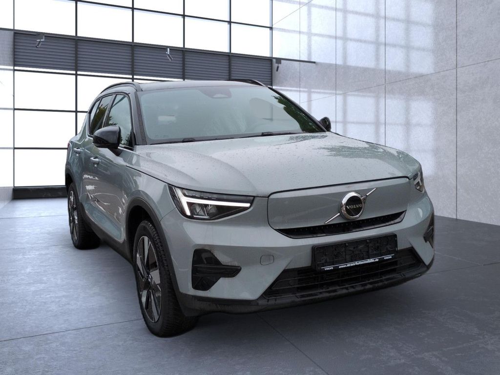 Volvo XC40 2025
