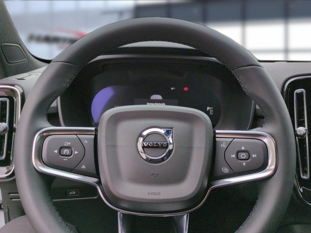 Volvo XC40 2025