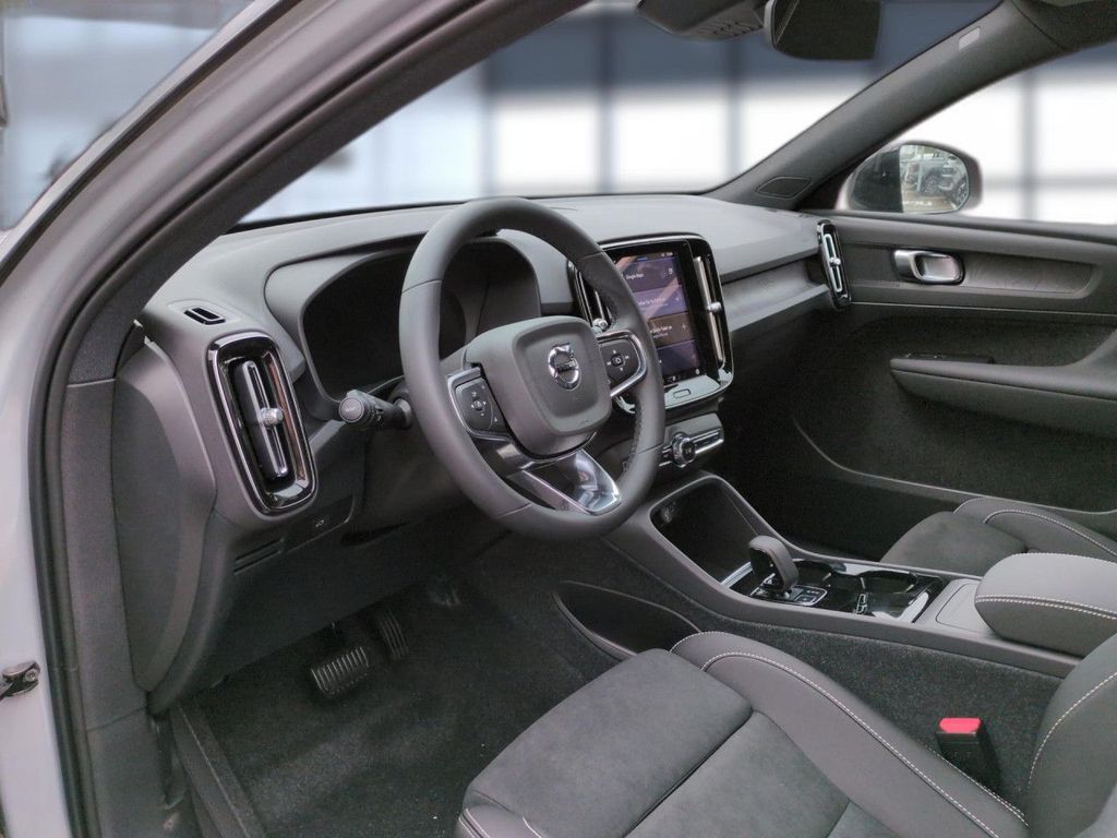Volvo XC40 2025
