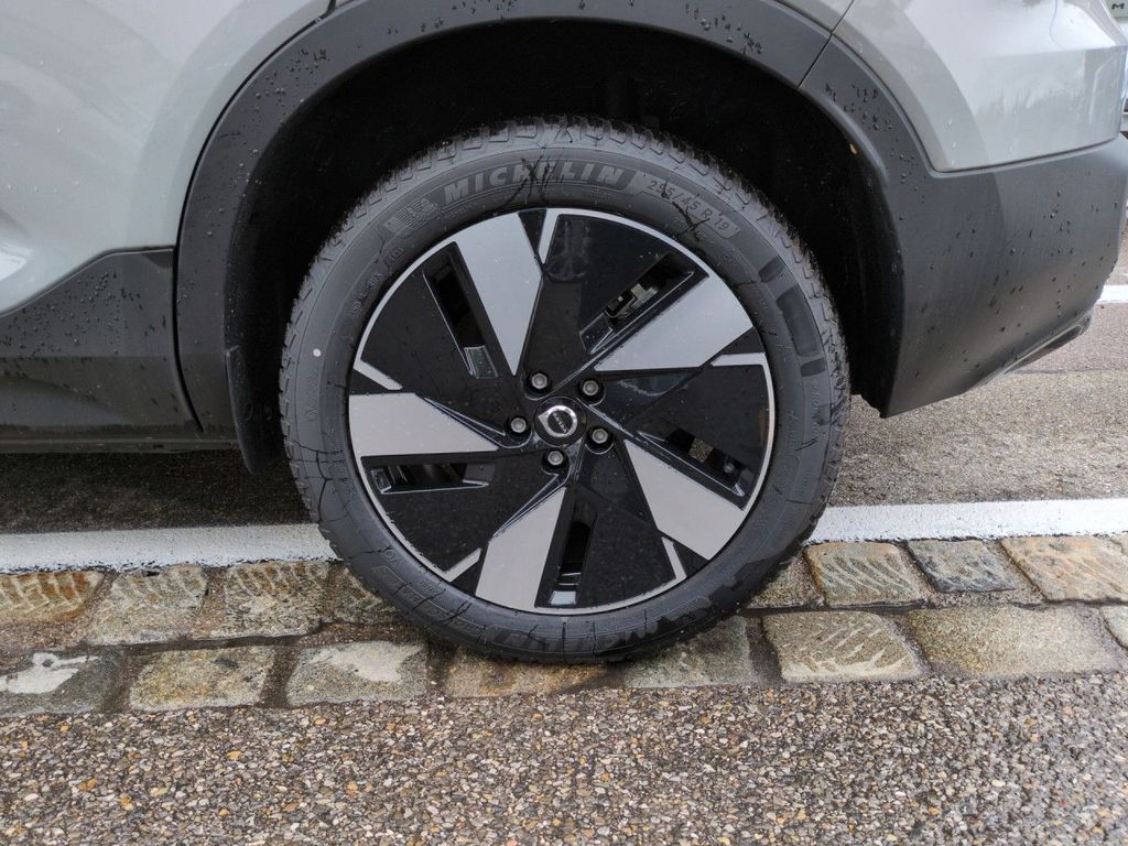 Volvo XC40 2025