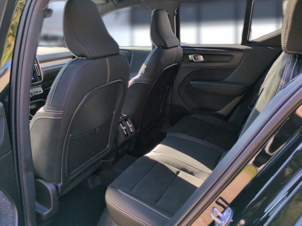 Volvo XC40 2025