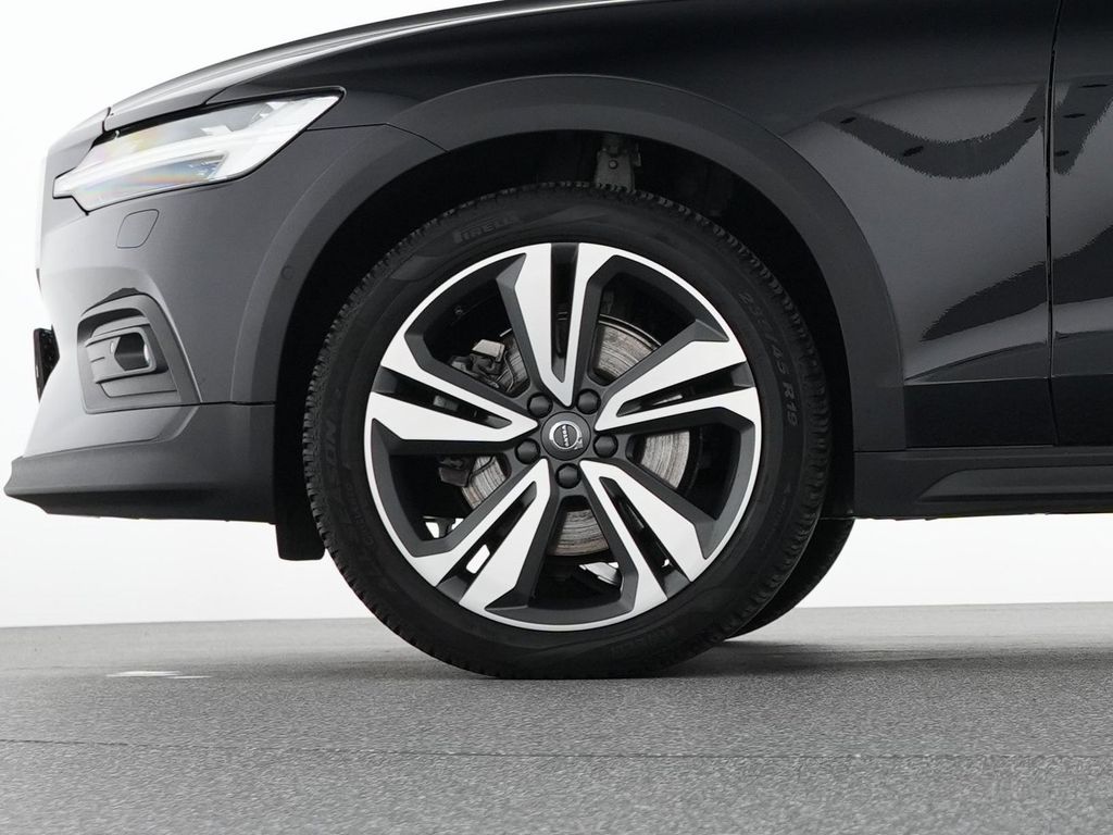 Volvo V60 Cross Country 2023