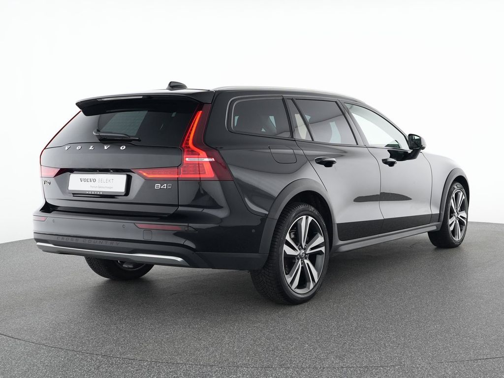 Volvo V60 Cross Country 2023
