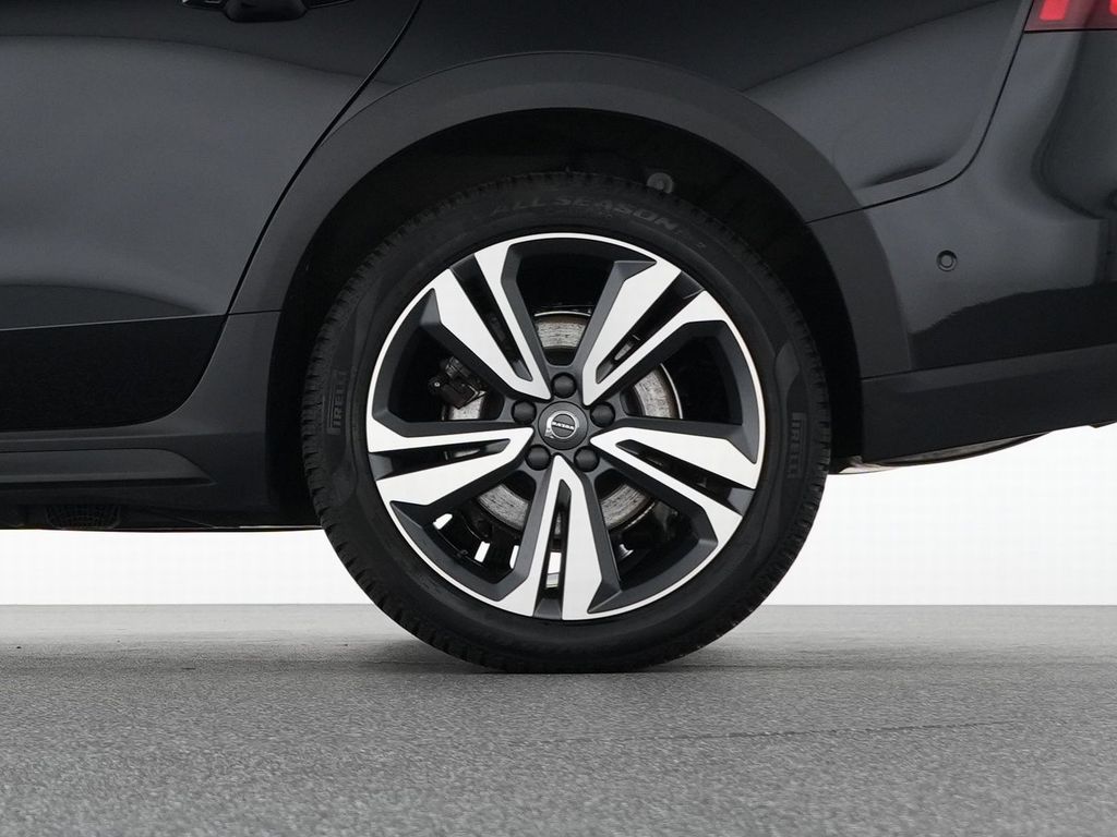 Volvo V60 Cross Country 2023