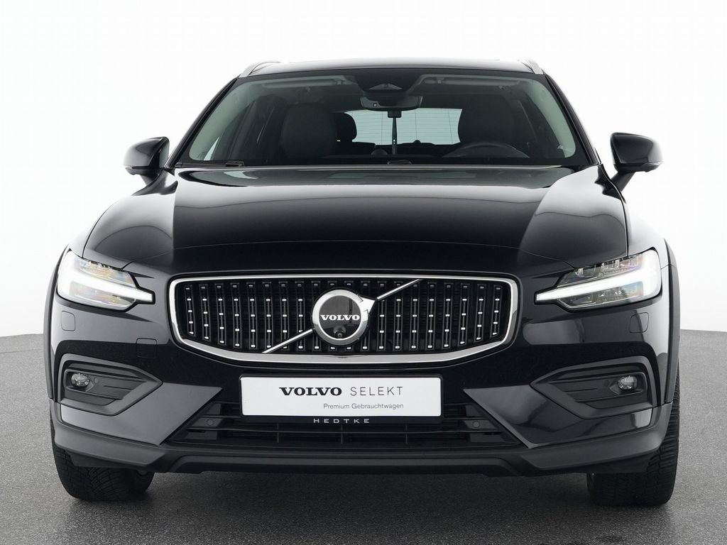 Volvo V60 Cross Country 2023