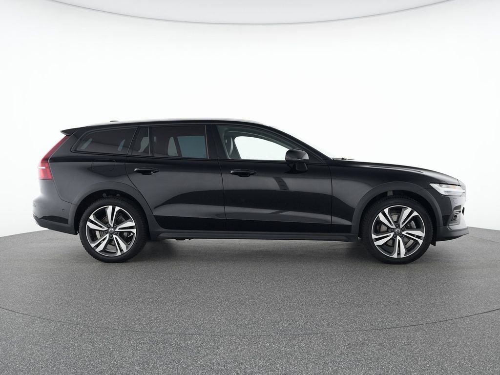 Volvo V60 Cross Country 2023