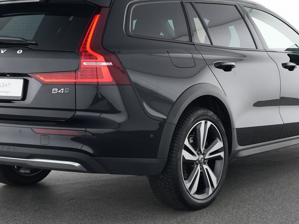 Volvo V60 Cross Country 2023