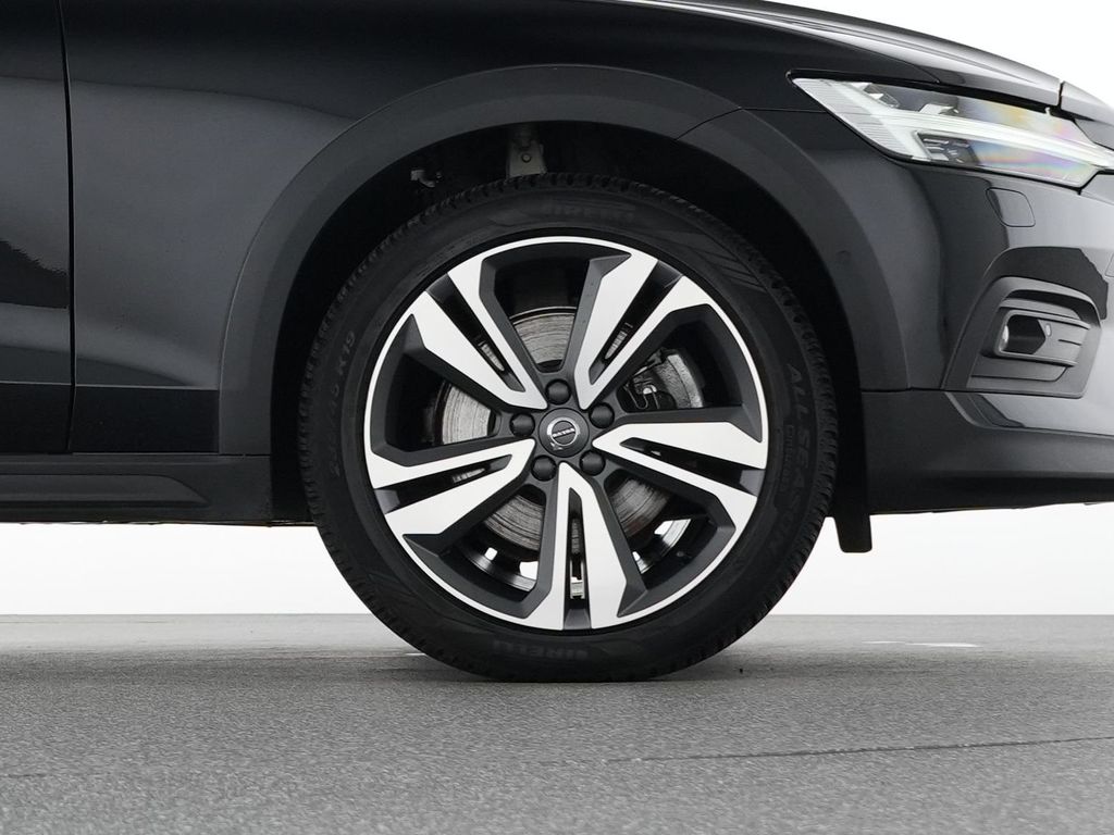 Volvo V60 Cross Country 2023