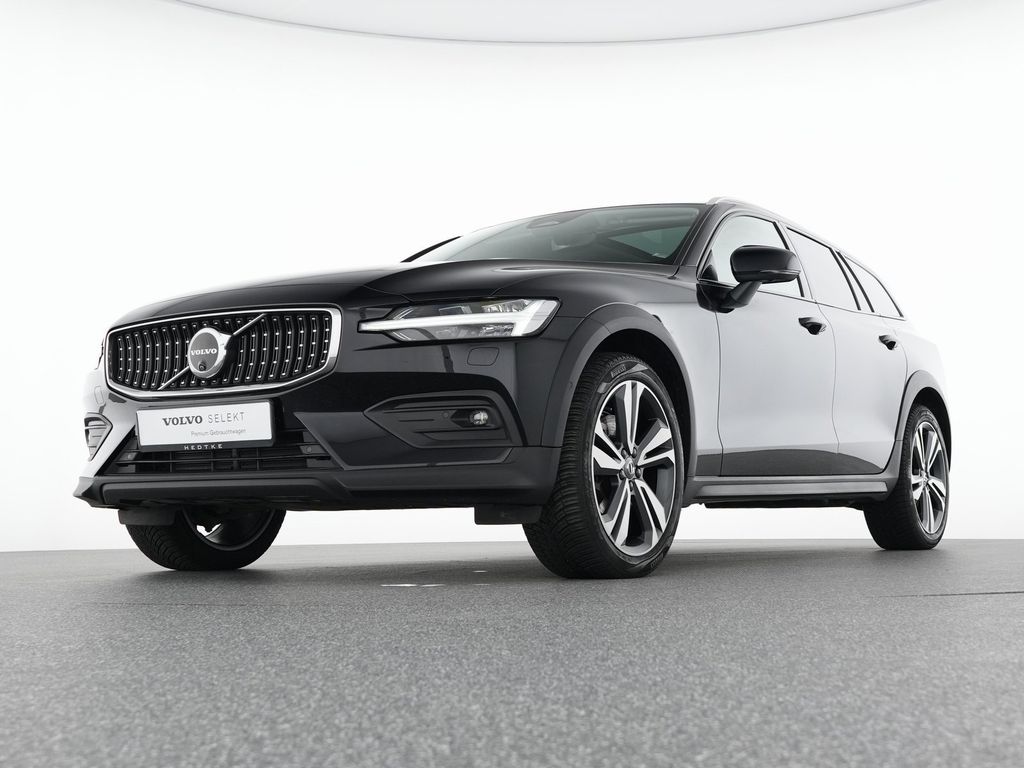 Volvo V60 Cross Country 2023