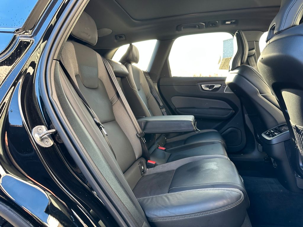 Volvo XC60 2025
