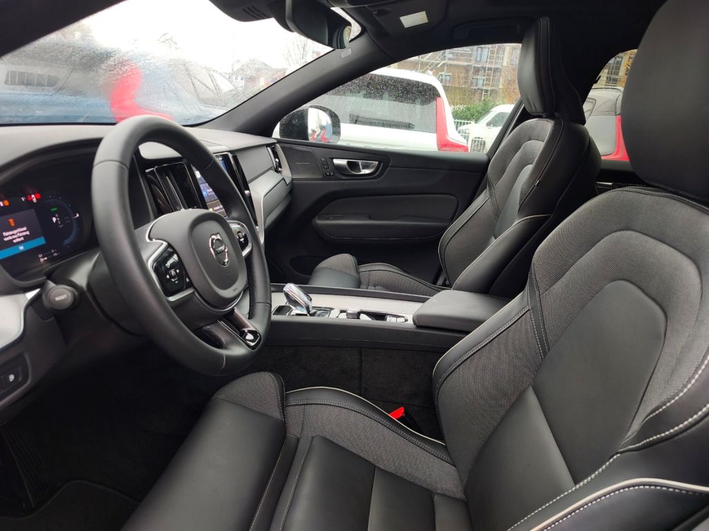 Volvo XC60 2025