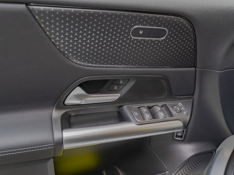 Mercedes-Benz B 220 2024