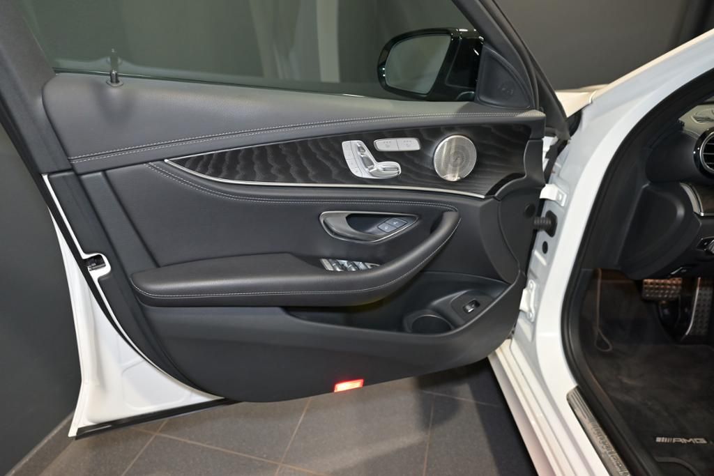 Mercedes-Benz E 300 2022