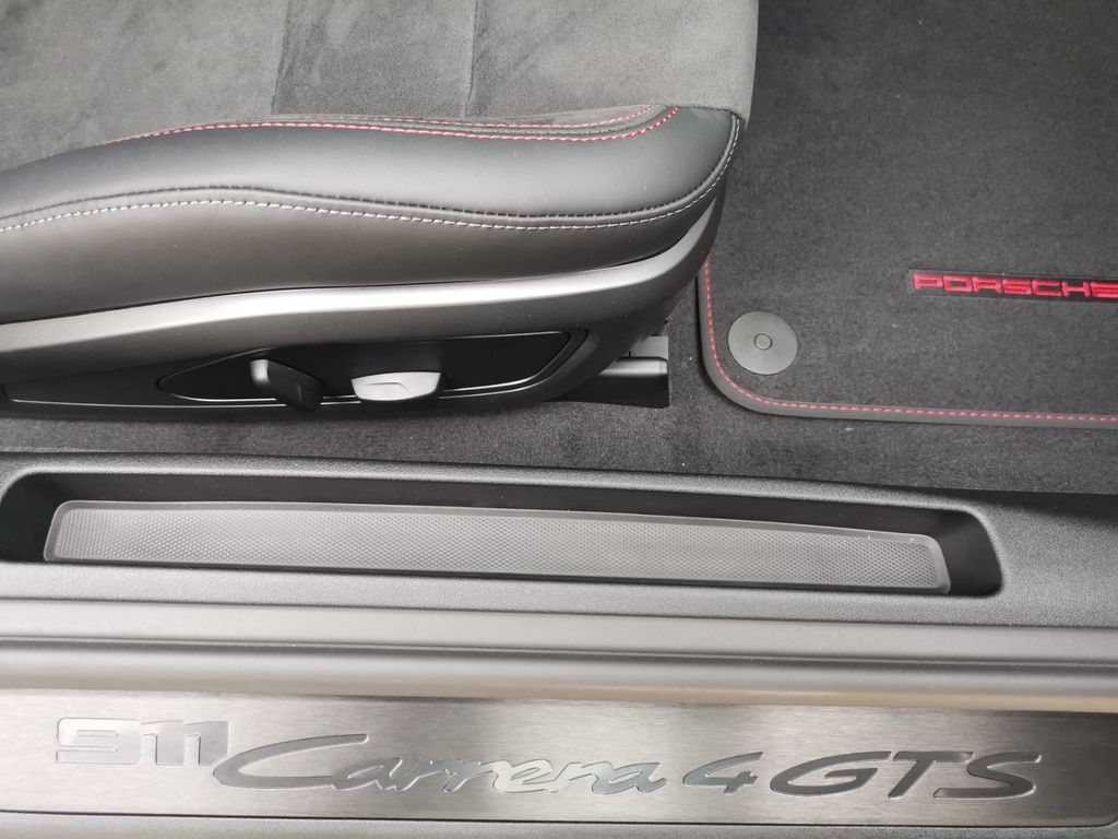 Porsche 992 2025