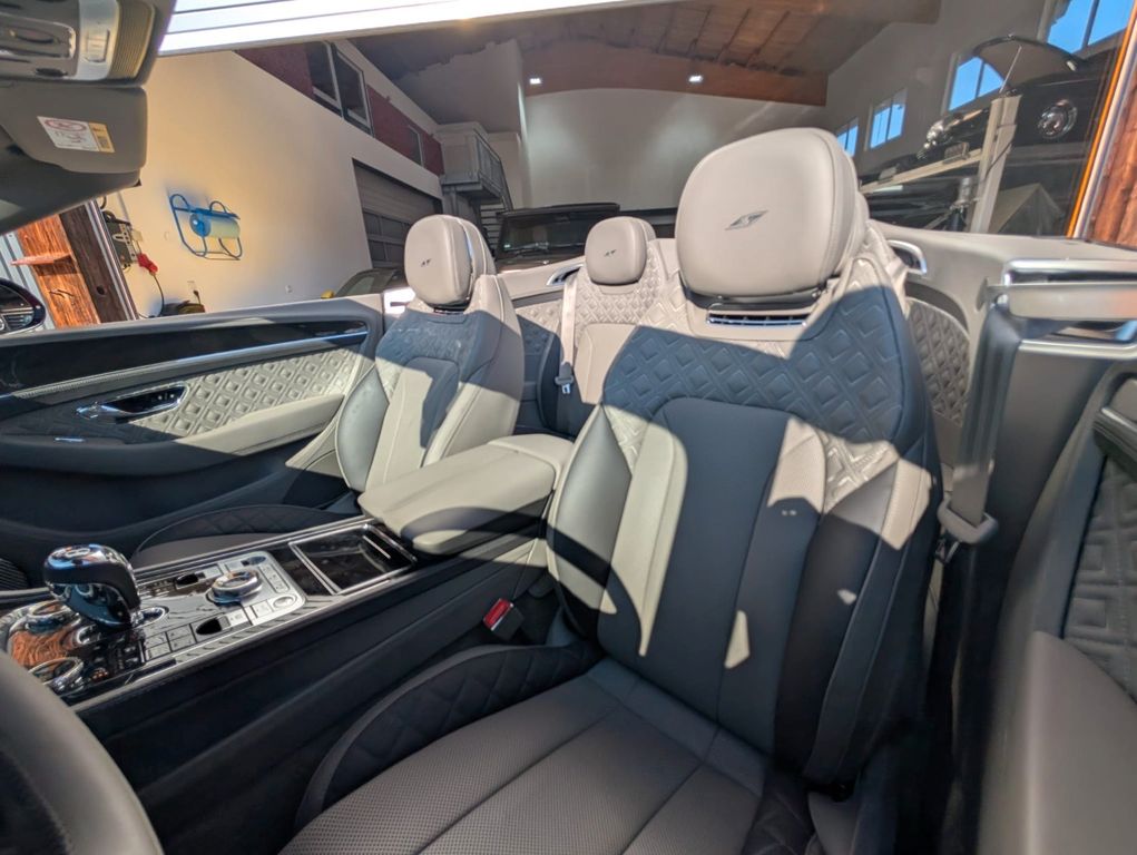 Bentley Continental GTC 2023