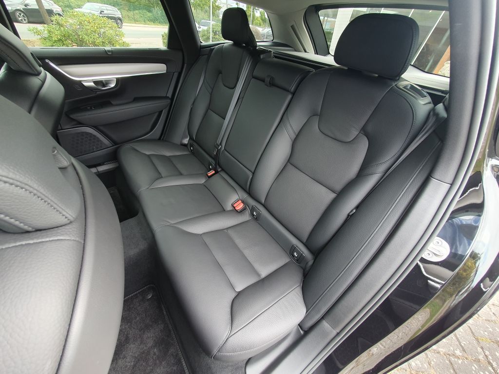 Volvo V90 2024