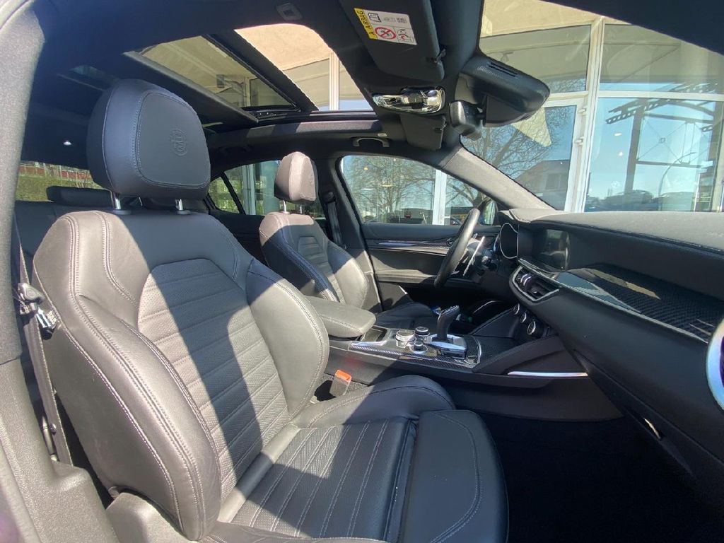 Alfa Romeo Stelvio 2023