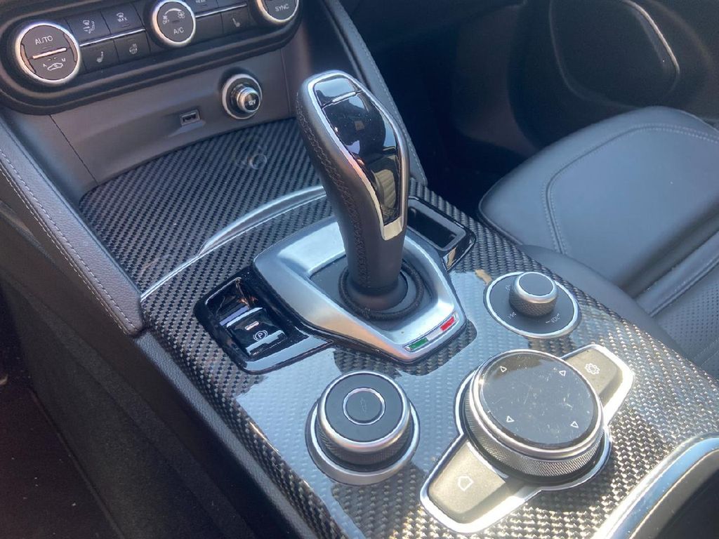 Alfa Romeo Stelvio 2023