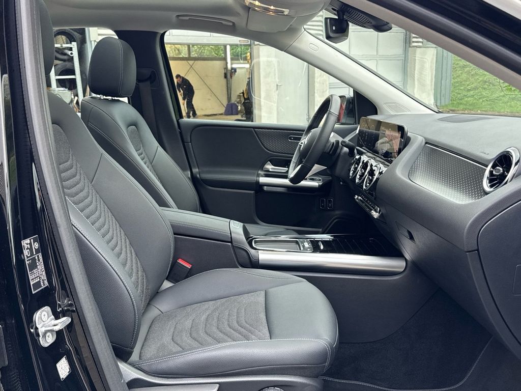 Mercedes-Benz B 250 2025