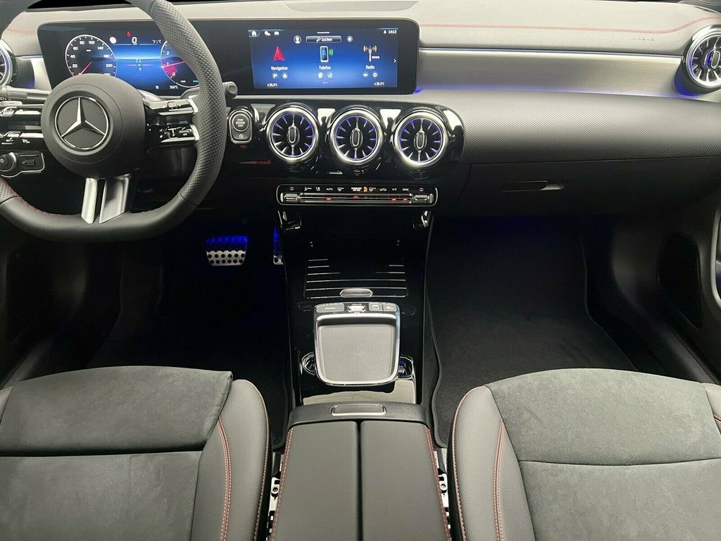 Mercedes-Benz CLA 180 2025