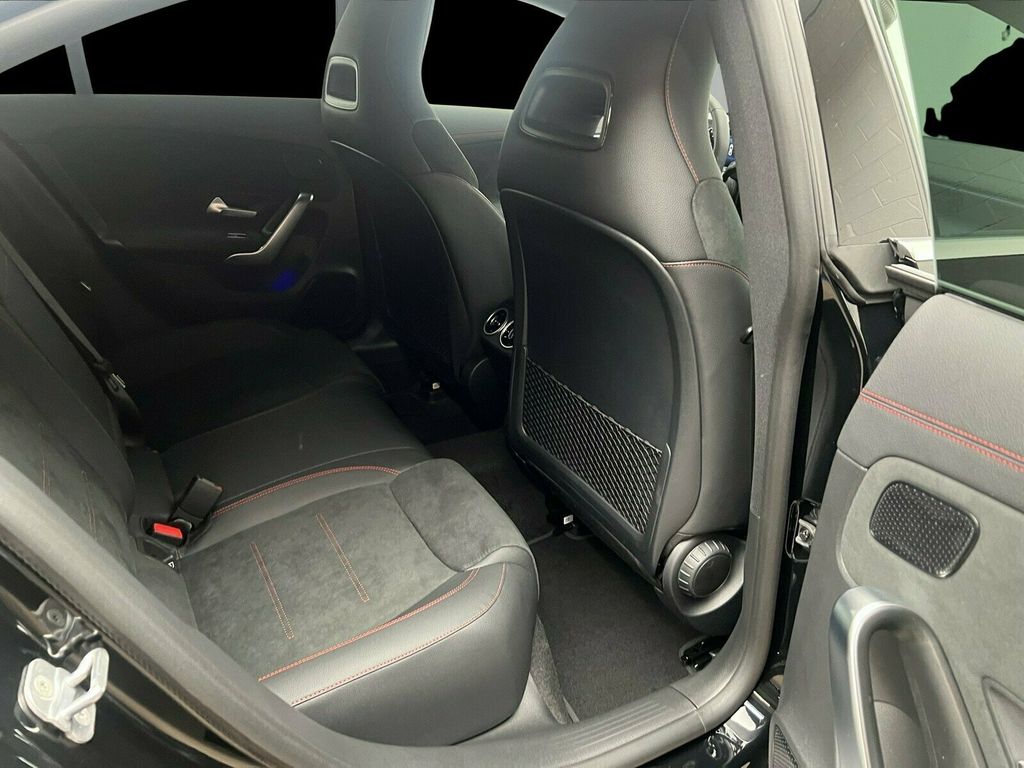 Mercedes-Benz CLA 180 2025