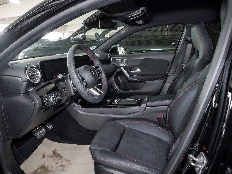 Mercedes-Benz A 200 2025
