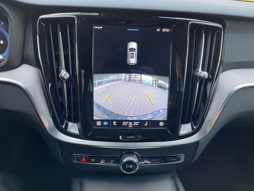 Volvo V60 Cross Country 2023