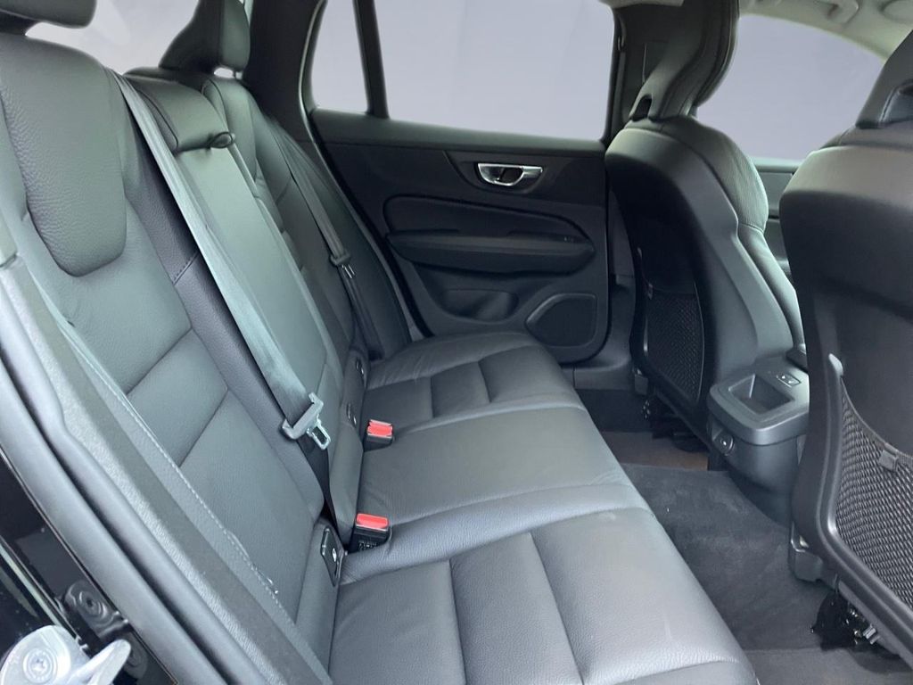 Volvo V60 Cross Country 2023